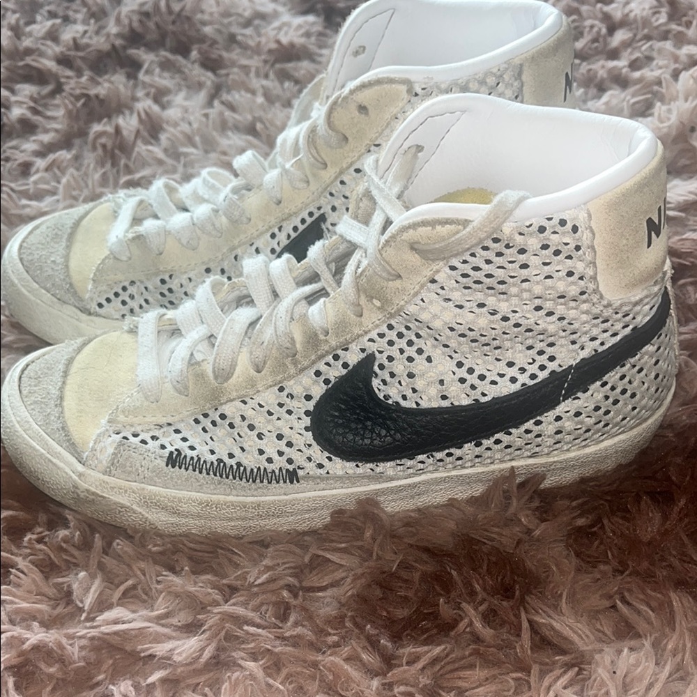 Nike Women's Blazer White and Black High-Top Sneakers